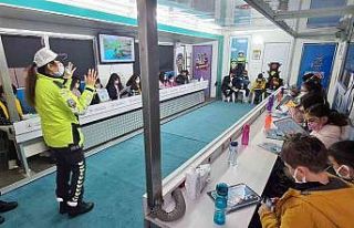 “Mobil Trafik Eğitim Tırı” ile öğrencilere...