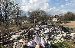 Moloz ve inşaat yığınlarının çirkin görüntüsü