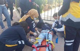 Motosiklet ile minibüs çarpıştı: 1 yaralı