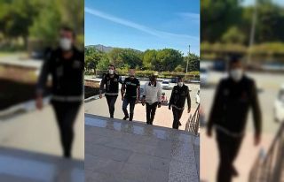 Muğla’da batan göçmen teknesi ile ilgili 2 kişi...