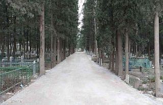 Muradiye mezarlığına parke taşı döşendi