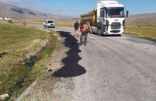Muradiye’de yol yama çalışması