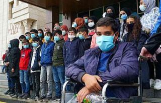 Muş polisi dezavantajlı çocukları ilk defa sinemayla...