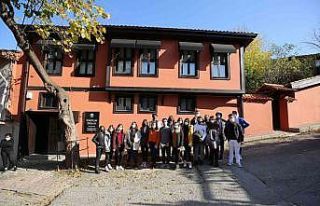 Nilüferli öğrenciler müzikten dramaya Gülten...