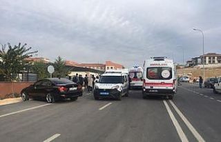 Öğrenci servisi ile halk otobüsü çarpıştı:...