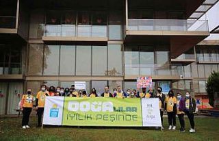 Öğrenciler adımlarını otizmli çocuklar için...