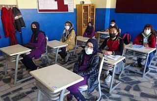 Öğrenciler köy hayatını yaşadı, yaşıtlarıyla...