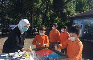 Öğrenciler, tarihi ’Ebru sanatı’ ile tanıştı