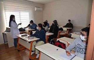 Öğrenciler YEGEM ile sınavlara hazırlanıyor