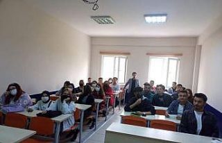 Öğrencilere bağımlılıkla mücadele semineri