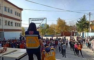 Öğrencilere ilk yardım dersi verdiler