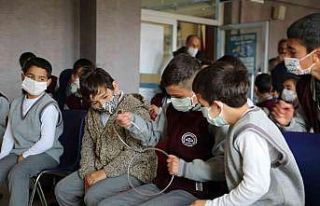 Öğrencilere illüzyon gösterisi
