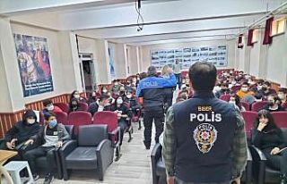 Öğrencilere, siber zorbalık ve teknoloji bağımlığı...