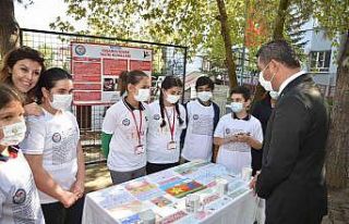 Öğrencilerin bilim fuarında sergilediği eserler...