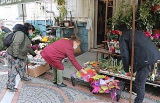 ‘Öğretmenler Günü’ çiçekçi esnafına can...