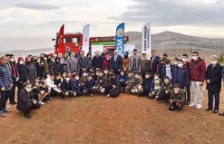 Öğretmenler hatıra ormanına fidan dikimi gerçekleştirdi