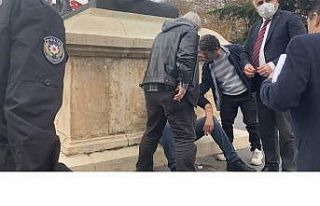 Ölen gazinin oğlu bileklerini kesip işe girmek...