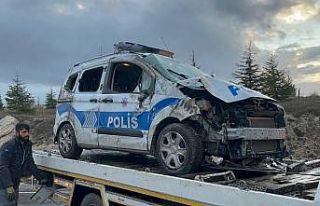 Önüne yabani hayvan çıkan polis aracı takla attı,...