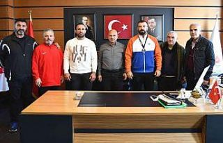 Oral, dünya üçüncüsü Kaya’yı kutladı