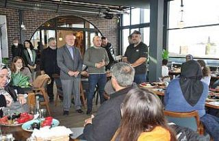 Oral, güreşçilerle buluştu