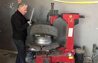 Oto lastikçilerin kış lastiği mesaisi başladı