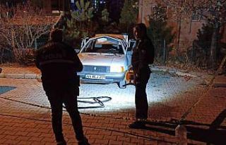 Otomobil bomba gibi patladı: 3 yaralı