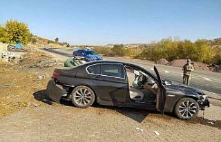 Otomobil istinat duvarına çarptı: 1 yaralı