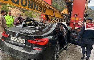 Otomobil tırla çarpıştı: 1 ölü, 1 yaralı