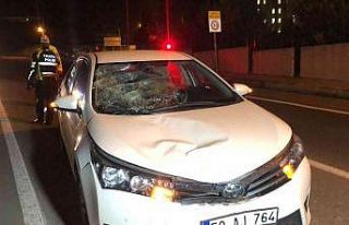 Otomobilin çarptığı üniversiteli genç kız ağır...