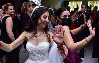 Oyuncu Aslıhan Gürbüz kardeşinin düğününde...