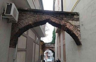 (Özel) Apartmanların içinden çıkan tarihî kemerler...