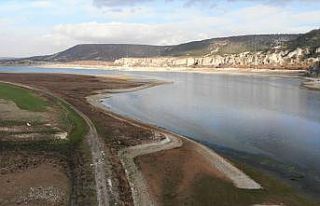 (ÖZEL) Barajdaki kuraklık havandan görüntülendi