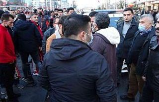 (ÖZEL) Beyoğlu’nda çorap satan seyyar satıcının...