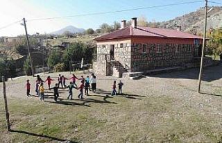 (Özel) Elif öğretmenin eğitim aşkı