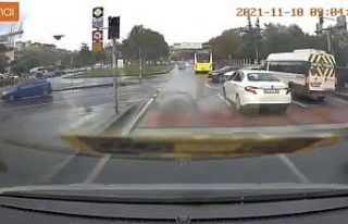 (Özel) Kağıthane’de trafik ışığı kazası:...