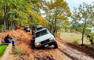(Özel) Sonbaharda Kazdağları off road meraklılarının...