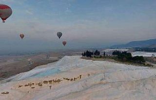 Özel sporcular balonda Pamukkale’yi semadan gördü