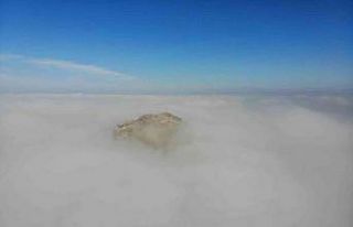 (ÖZEL) Tarihi Karahisar Kalesi sisli havada adeta...