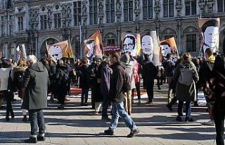 Paris’te çevreciler sokağa indi