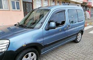 Park halindeki araca kurşun yağdırdılar