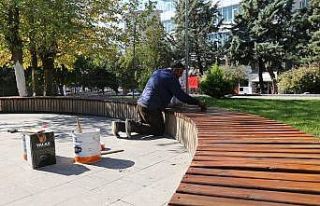 Parklarda yenileme çalışması başladı