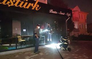 Pastanenin deposunda yangın çıktı