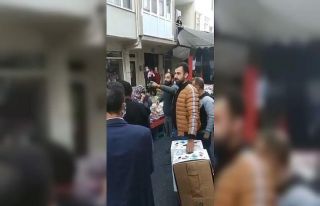 Pazarda hırsızlık yaparken yakalanan kadınlar...
