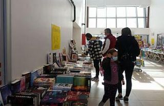Pazaryeri’nde açılan kitap fuarı kitapseverleri...