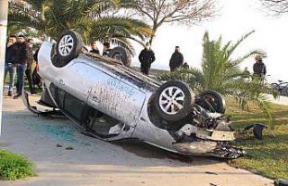 Pendik’te kaldırıma çıkan otomobil takla attı:...