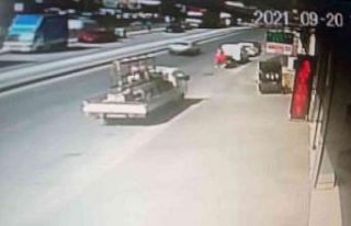 Pendik’te teslimat yapan moto kuryenin motosikletinin...