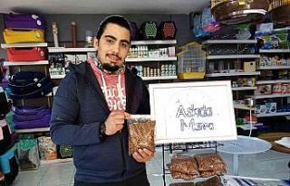 Petshop işletmecisi gençten "Askıda mama"...