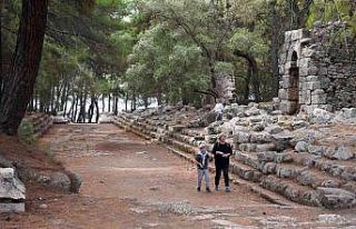 Phaselis’e ziyaretçi akını