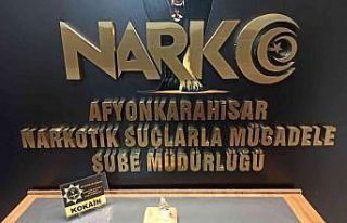 Polis durdurduğu araçta 724 kokain ele geçirdi