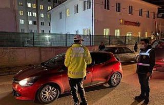 Polis ekipleri gece gündüz huzur ve güvenliğin...
